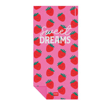 Last inn bildet i Galleri-visningsprogrammet, Strand & Badehåndkle Strawberries